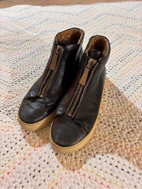 Frye Black Leather Front-Zip Platform Ankle Booties with Cream Sole